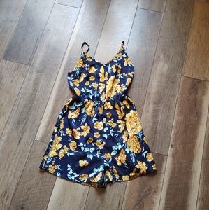 Ladies silky romper sz xs